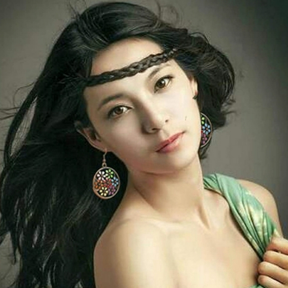 Cute Flower Dangle Earrings - Picture 2 of 3